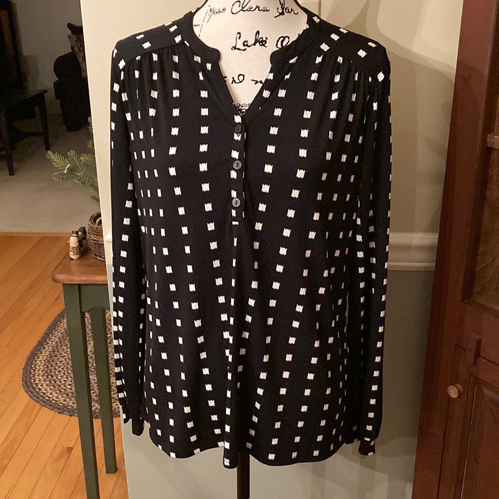 NWT! Banana Republic knit black with white print top
